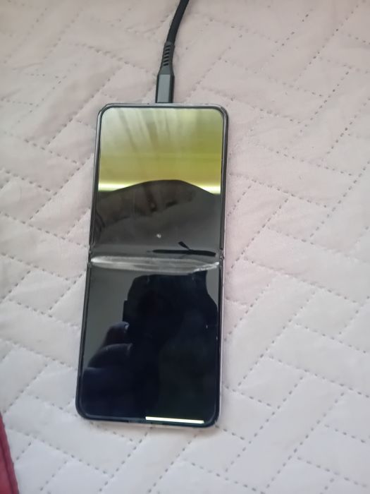 Samsung Galaxy ZFlip4 (128GB)