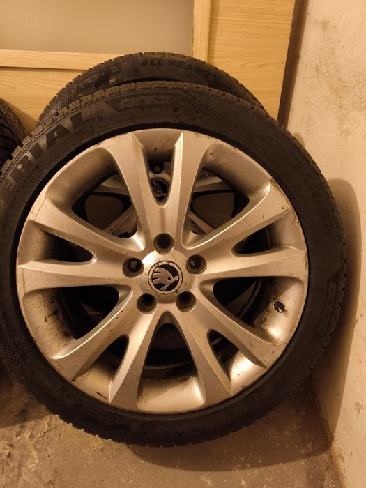 Oryginalne felgi Skoda z oponami 225/45/17