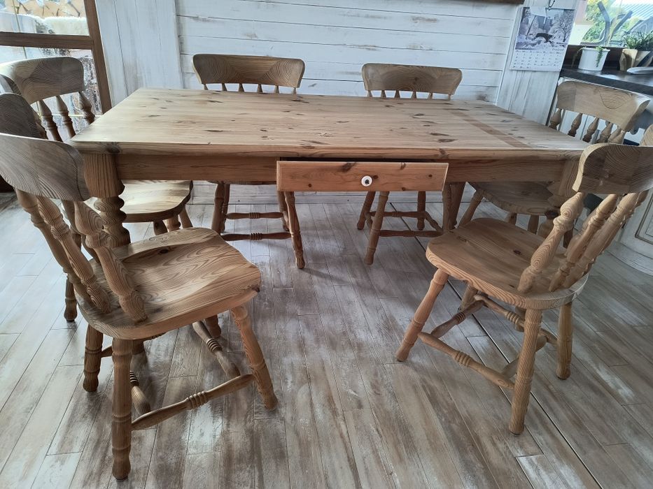 Stół drewniany z 6 krzesłami