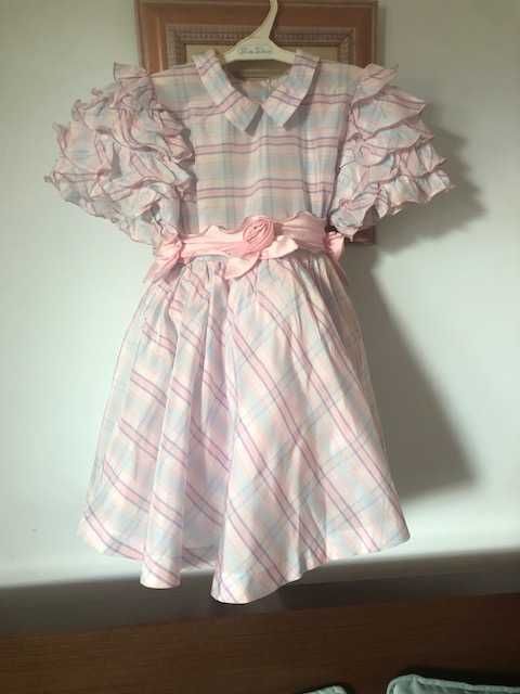 Encantador vestido de  criança
