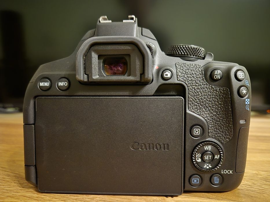 Canon EOS 850D body