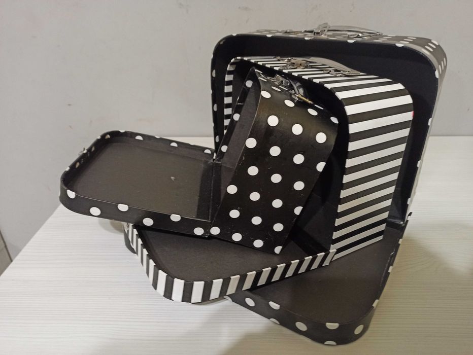 Набір валіз, коробки-чемодани