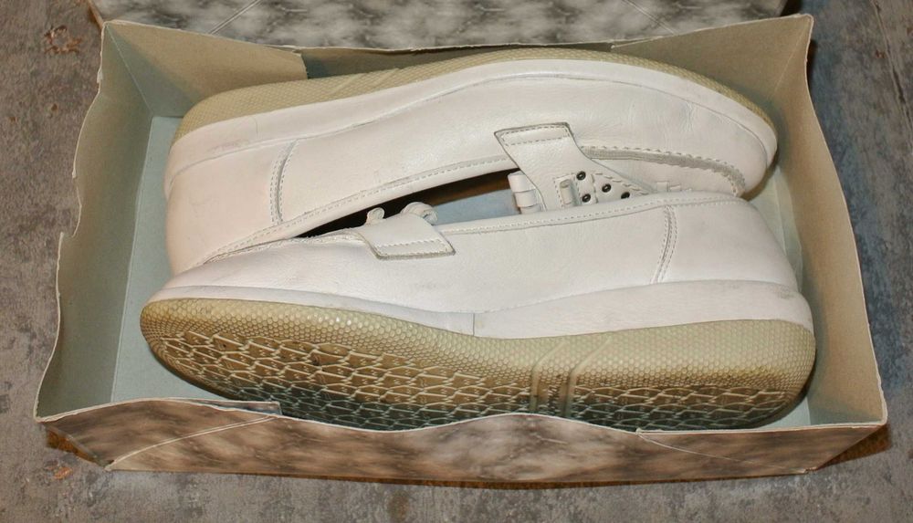 Mokasyny damskie marki Rieker w kolorze białym