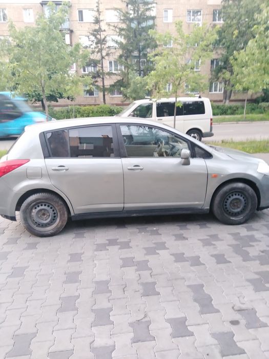 Продам Nissan Tiida автомат