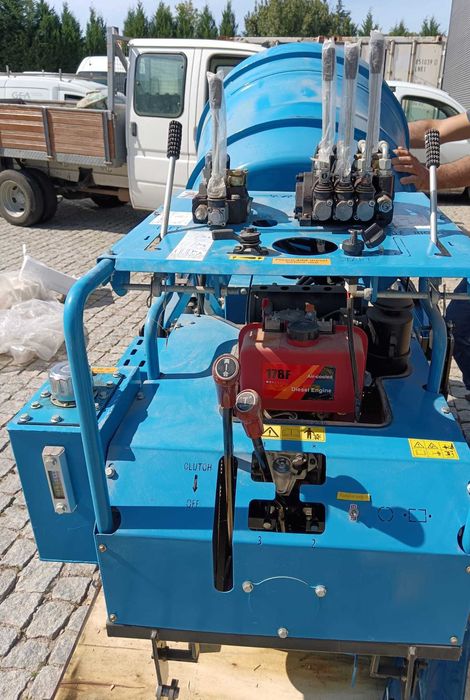 DRUMP Betoneira móvel de rastos com carregamento automático de 350 litros - NOVA