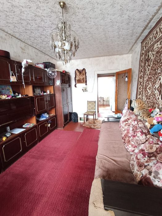 Продам 3 -х комнатную квартиру на Ласточке в самом центре.