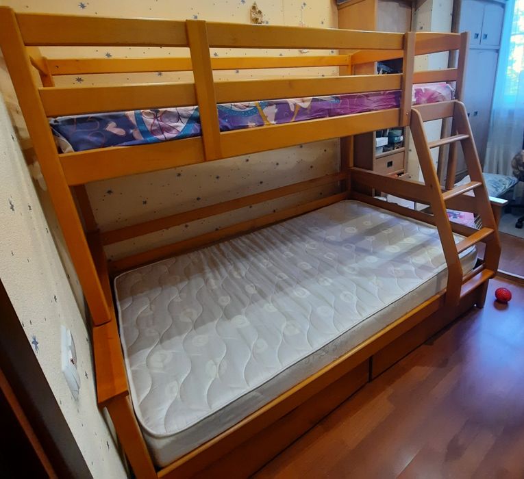 Продам двухярусную кровать
