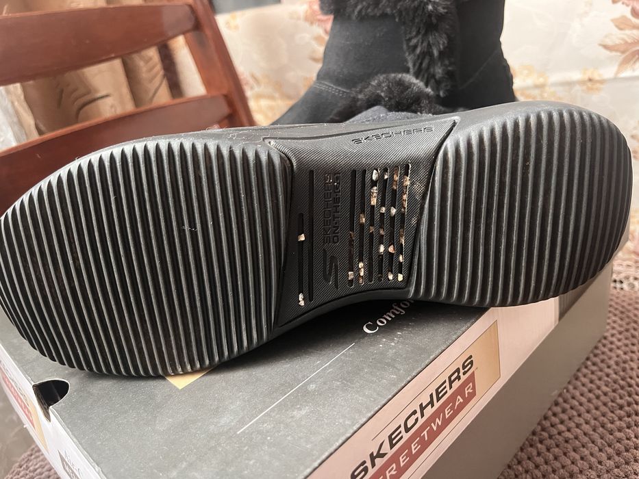 Продам жіночі кросівки Skechers (зимові/демисезонні, оригінал)