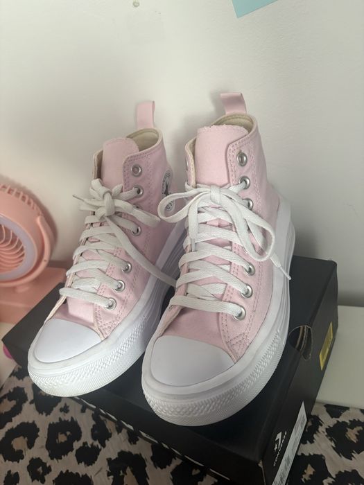 Converse na platformie