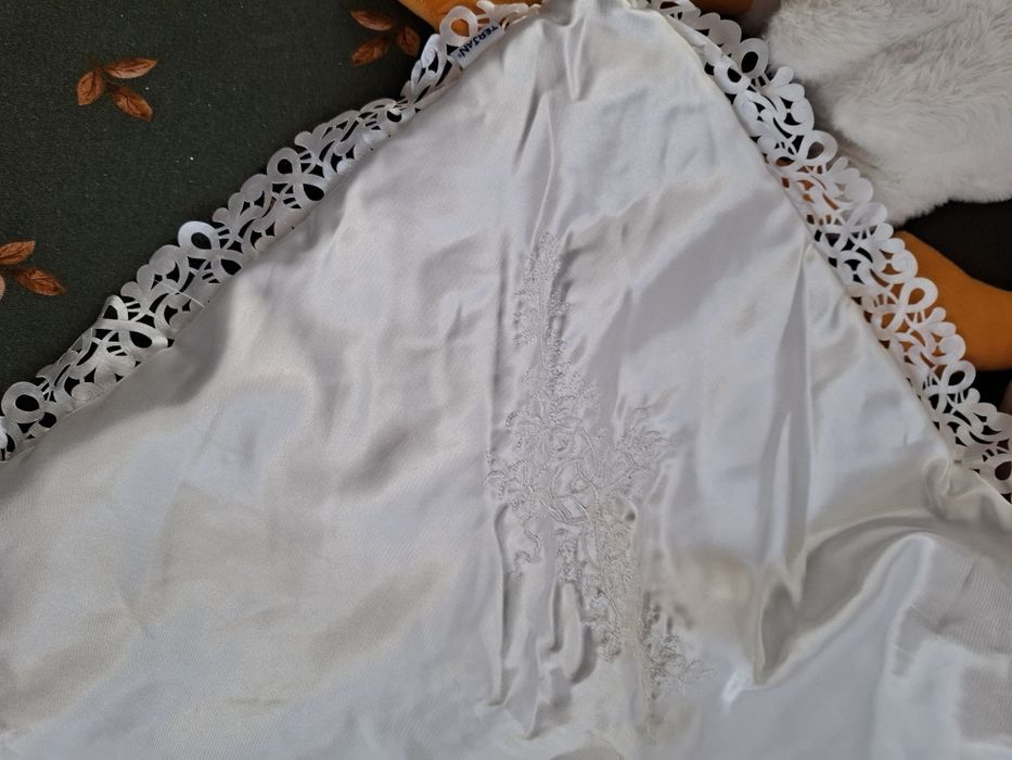 Rożek, becik biały do chrztu