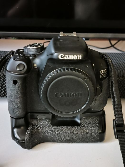 Aparat Canon 600d + Grip + 2 baterie!!