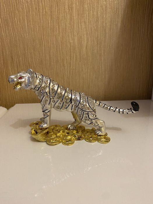 Статуетка, шкатулка