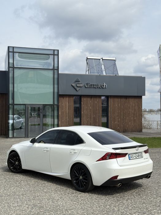 Lexus IS 200t 2016 год