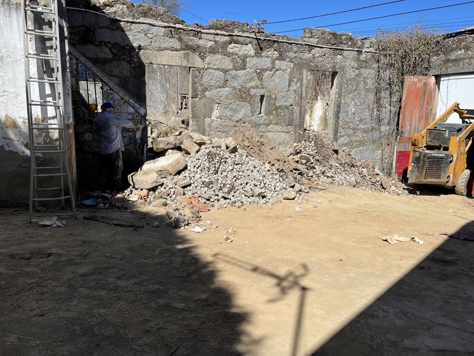 Demoliçoes desaterros