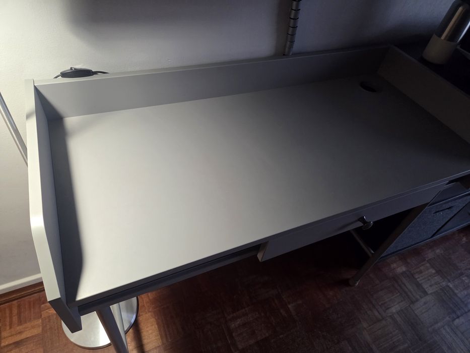 Secretária Hauga Ikea