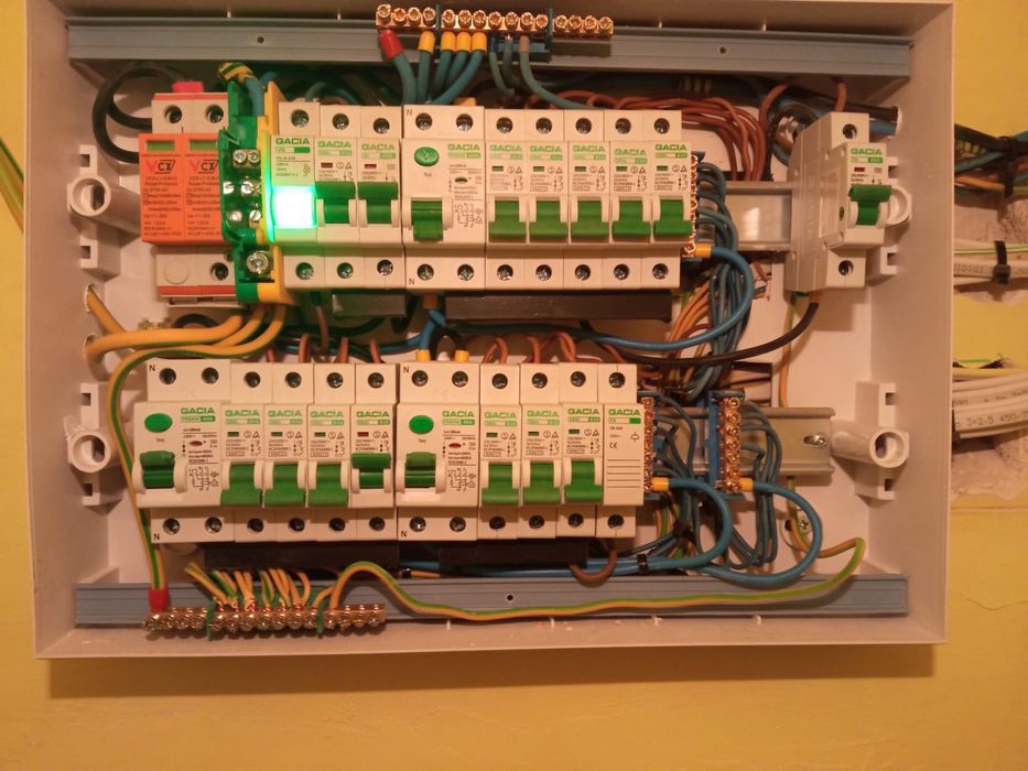 Usługi elektryczne, montaż instalacji, naprawa awarii