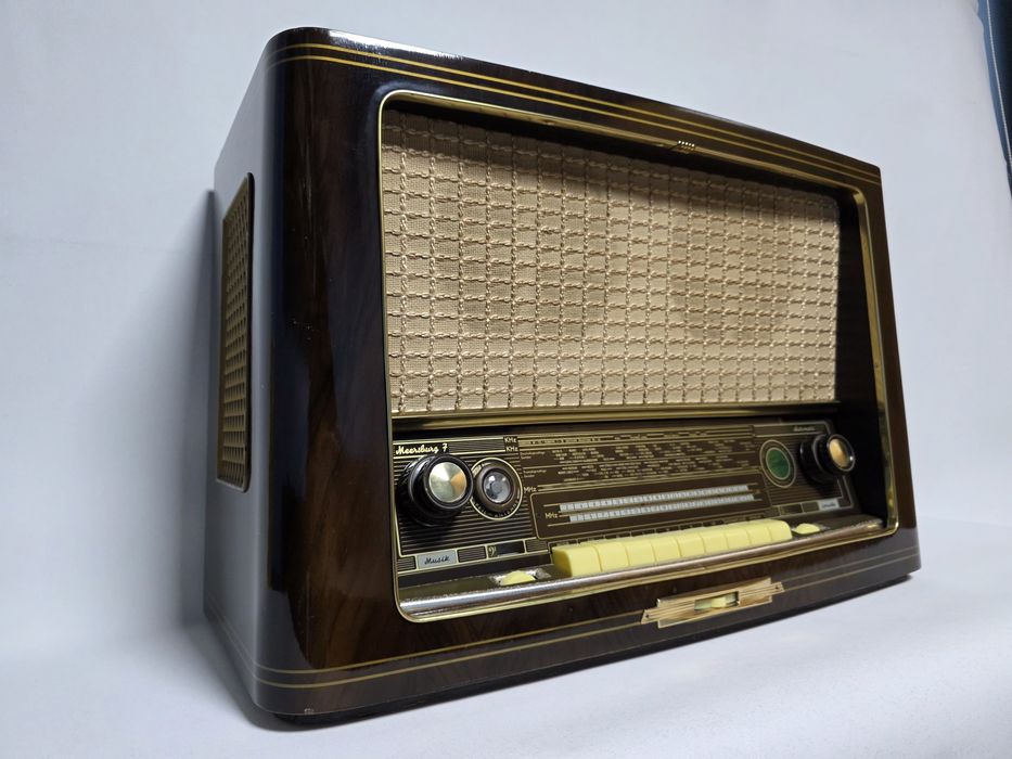 Rádio antigo reparado SABA
