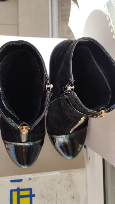 Замшеві демісезонні черевички на тракторній підошві