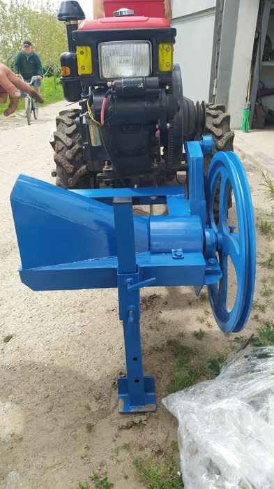 Шнековий подрібнювач гілля