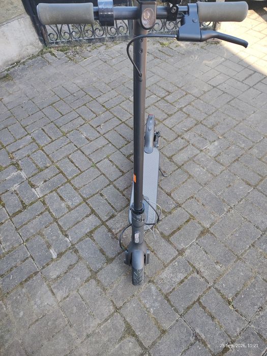 Продам Xiaomi Mi Electric Scooter Essential