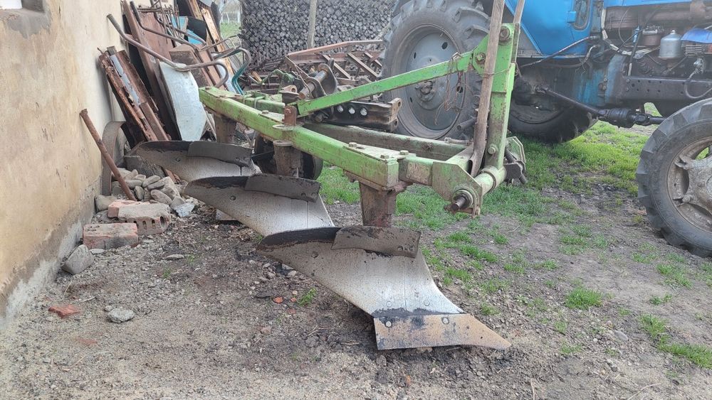 Продам плуг Бомет 3.30