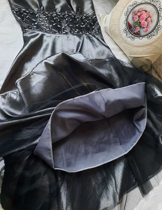 Cudna elegancka srebrna szara haftowana midi sukienka S S/M M