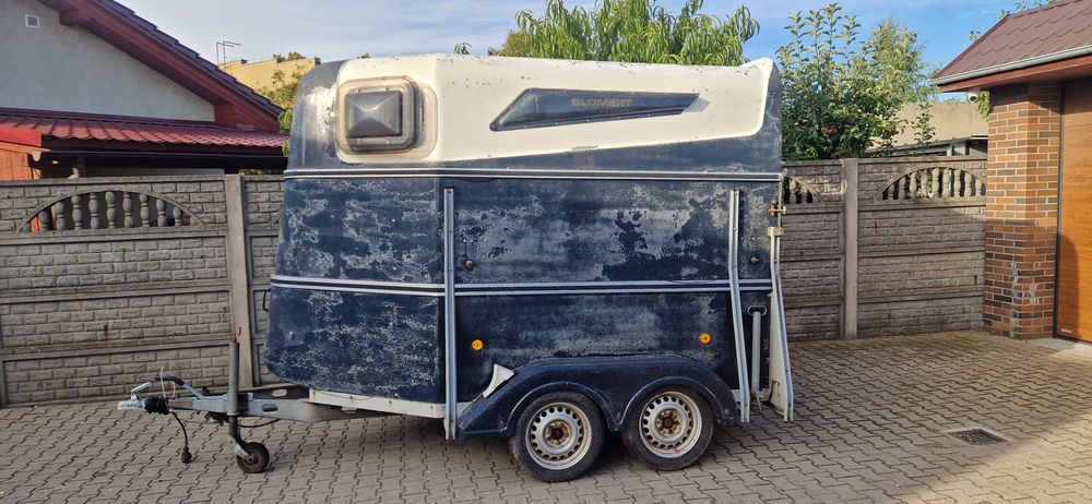 Przyczepa do przewozu koni