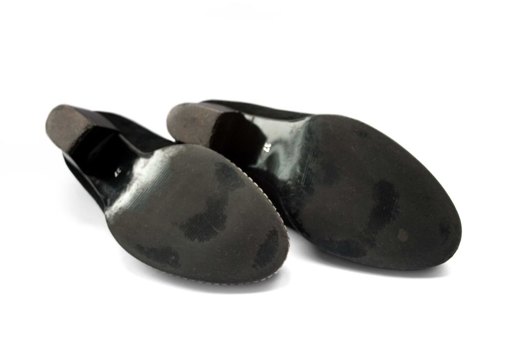 Польські замшеві туфлі-човники на невеликих підборах