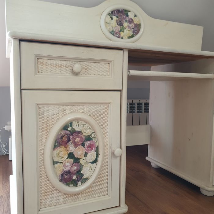 Komplet malowanych mebli