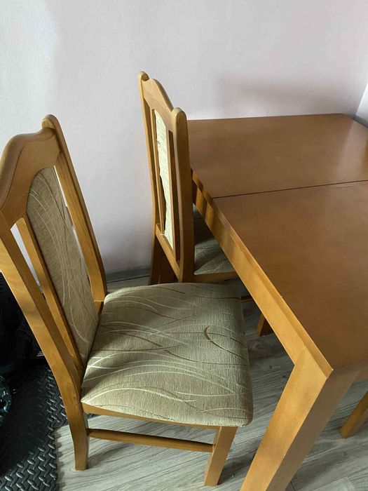 Stoł rozkladany plus krzesla w zestawie