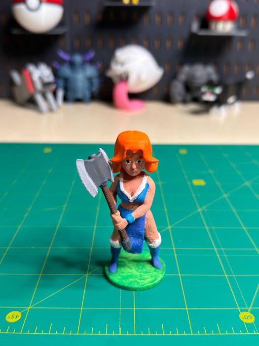 Колекційна фігурка Валькірія (Valkyrie) з гри Clash Royale