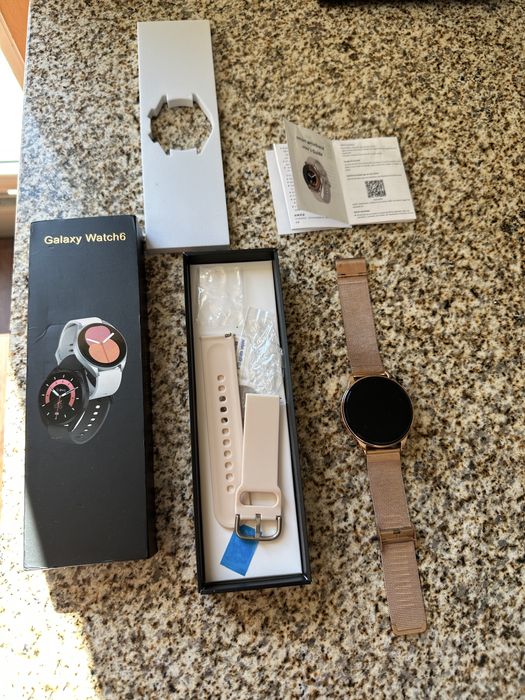 Relogio digital dourado para peças