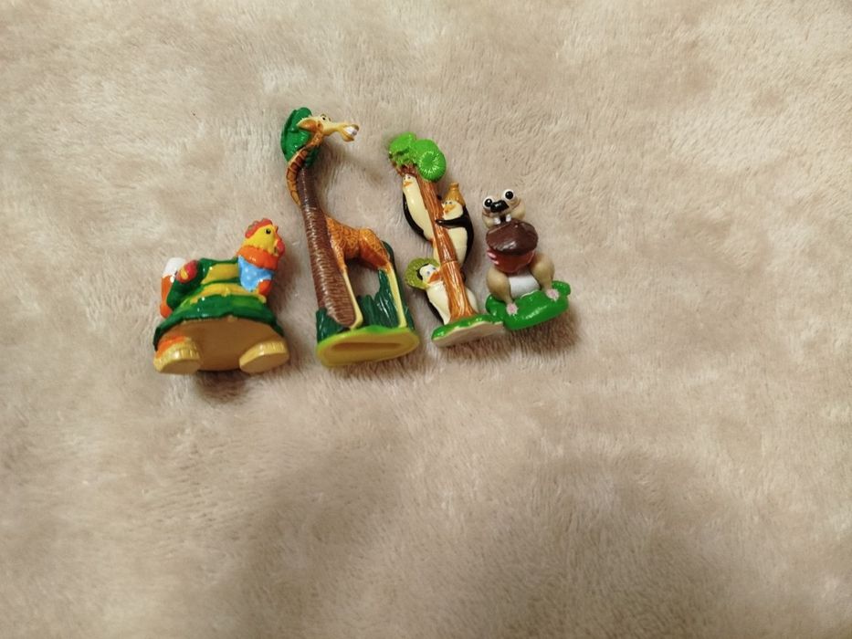 Різні колекційні фігурки Kinder