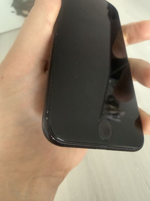 Iphone se2020 . 2000 грн