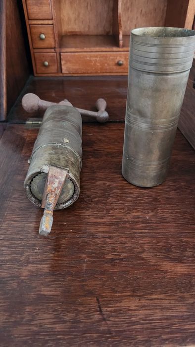 Noinho de Café Antigo  em Cobre