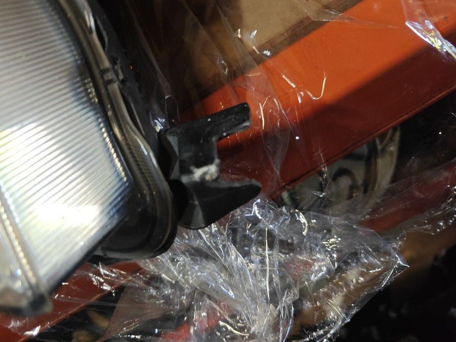 Farol Frente Direito / Otica Direita Nissan Note (E11, Ne11)  260109U1