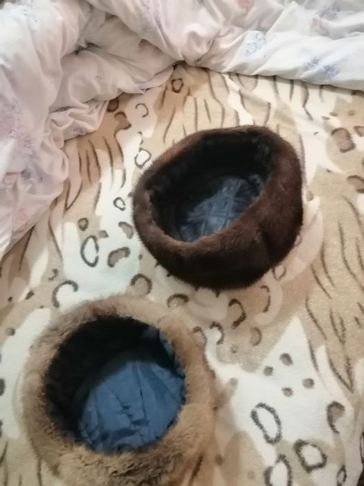 Продам 2 шапки обманки.Норка и Андатра почти новые.