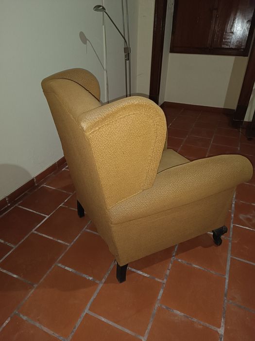 Sofá antigo de orelhas