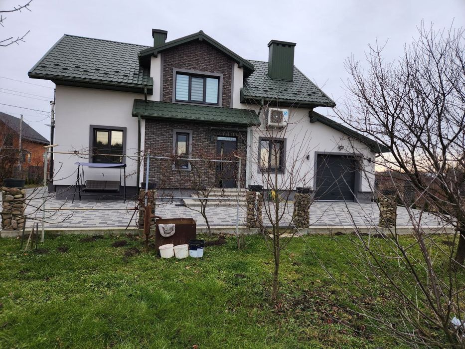 Продається сучасний будинок поблизу міста!