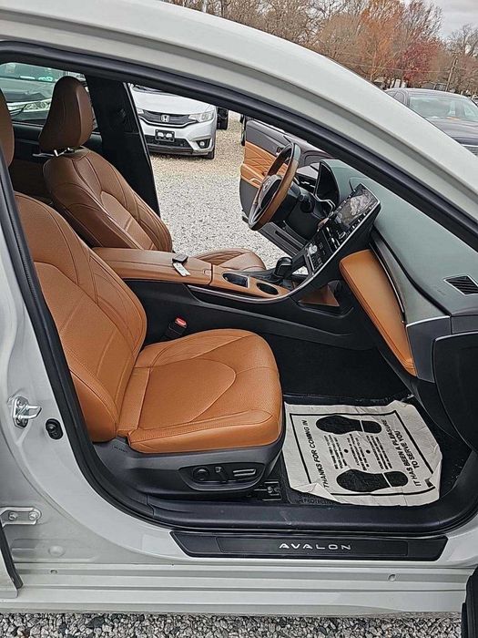 2022 Toyota Avalon Hybrid Limited