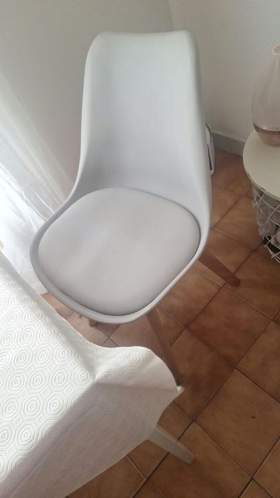 4 Cadeiras de jantar