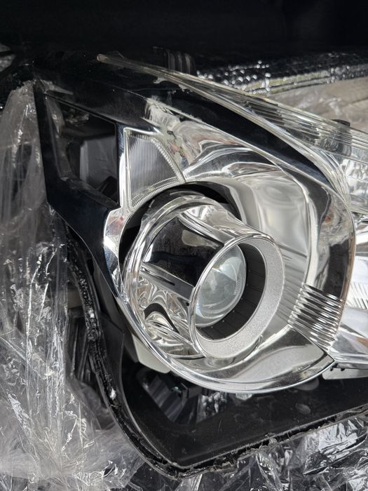Продам правую фару на Lexus GX 460