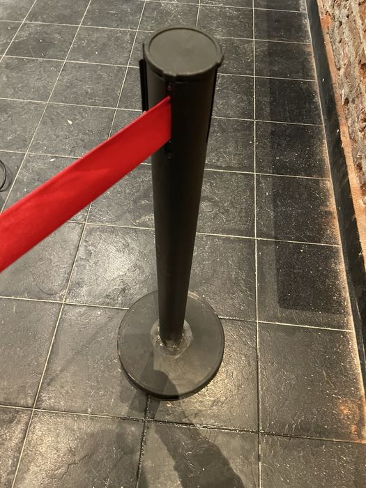 Postes Separadores com Fita Retrátil