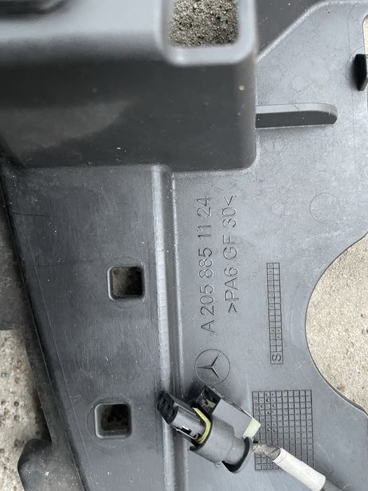 Губа задня Mercedes C-class w205 у зборі