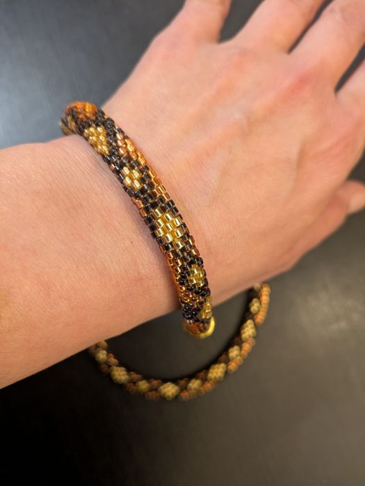 Conjunto de colar e pulseira, trabalho manual