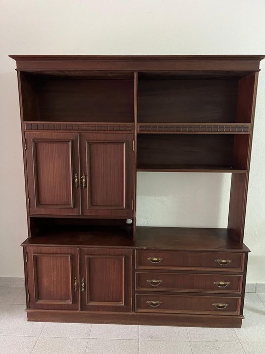 Estante em bom estado