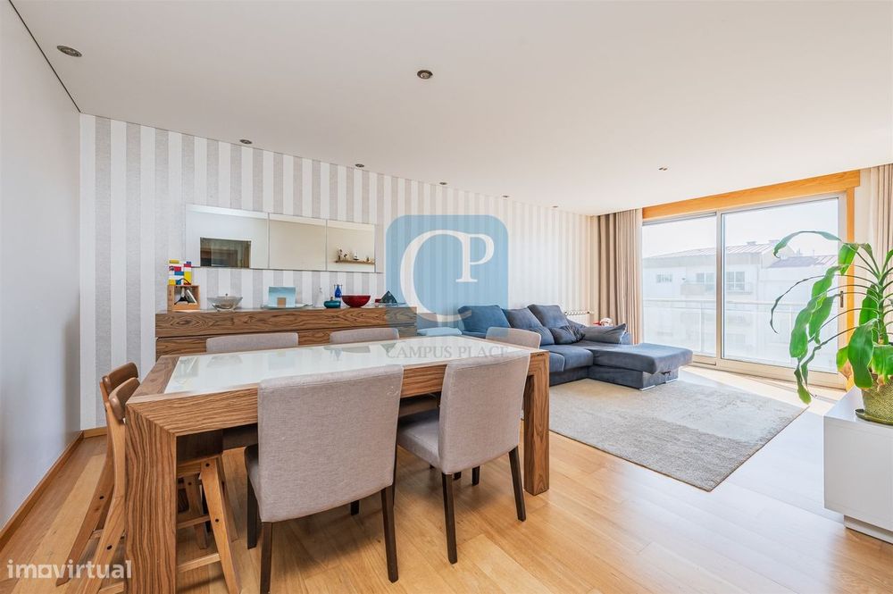Apartamento T2 como novo e com varanda em Águas Santas, Maia