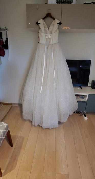Продам весільну сукню