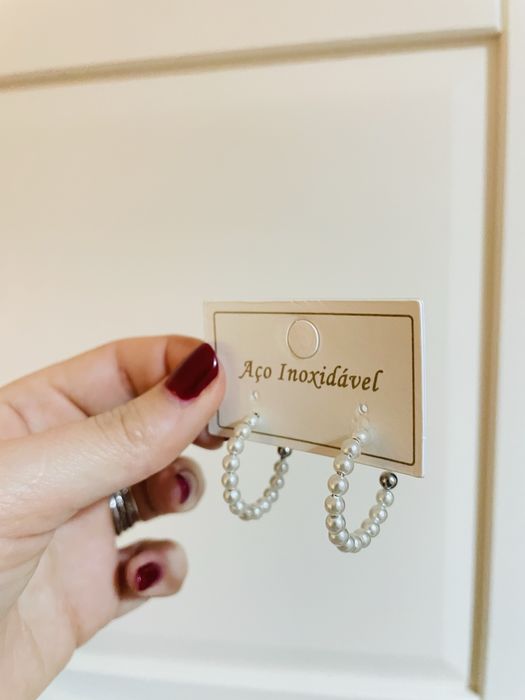 Argolas com pérolas em aço inoxidável