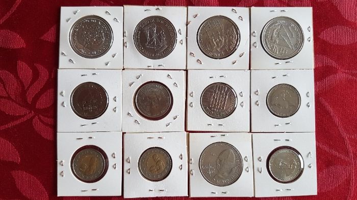 12 Moedas Escudos de 25 e 100 -Comemorativas - mais 50 de 5 escudos